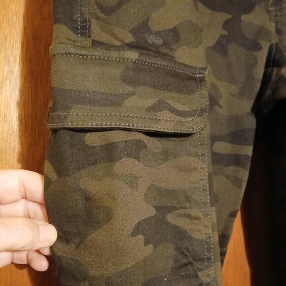 BELLE BY KIM GRAVEL Camouflage Cargo Pants 12 - NWOT - Picture 3 of 13